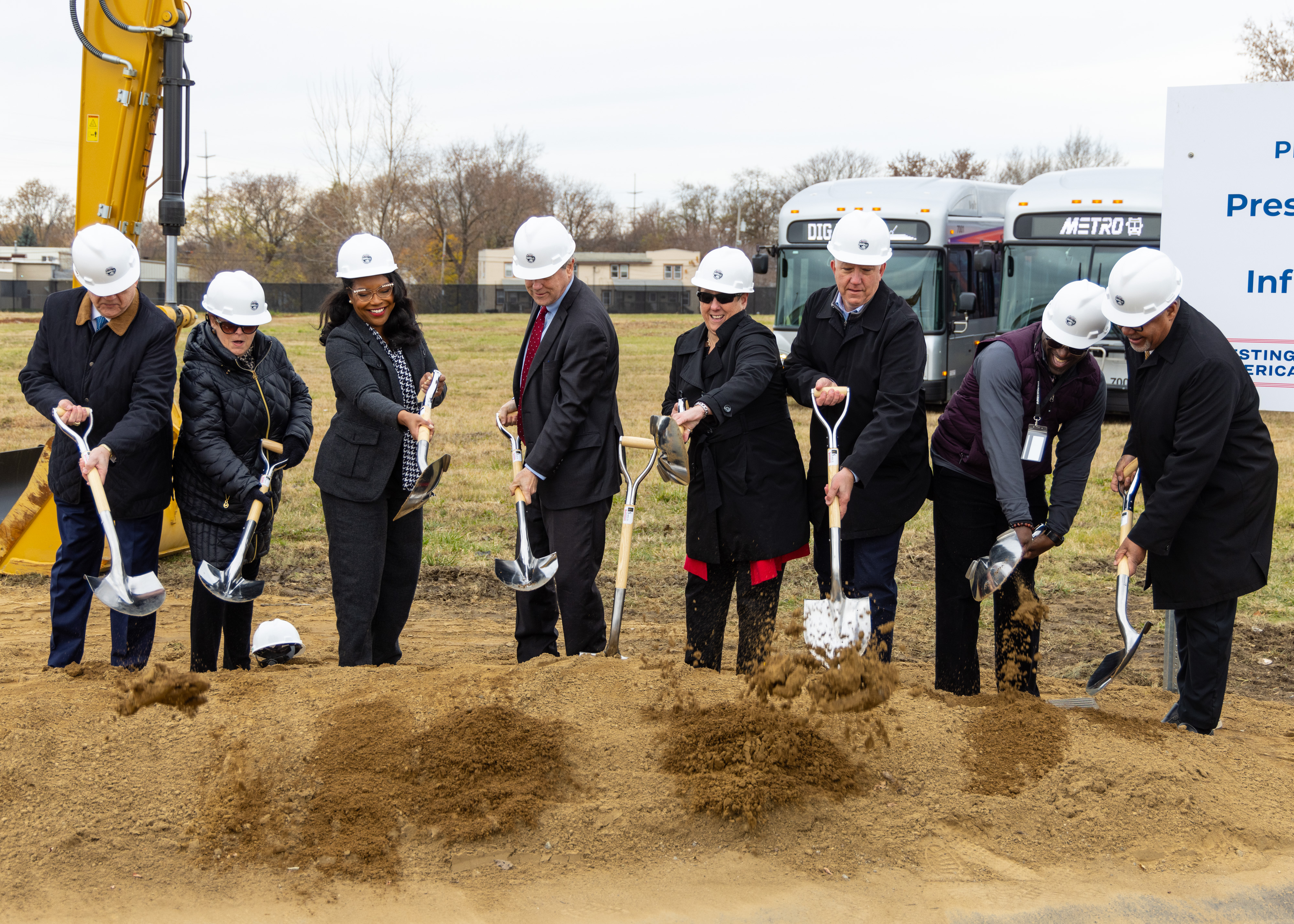 Picture of officials with shovels